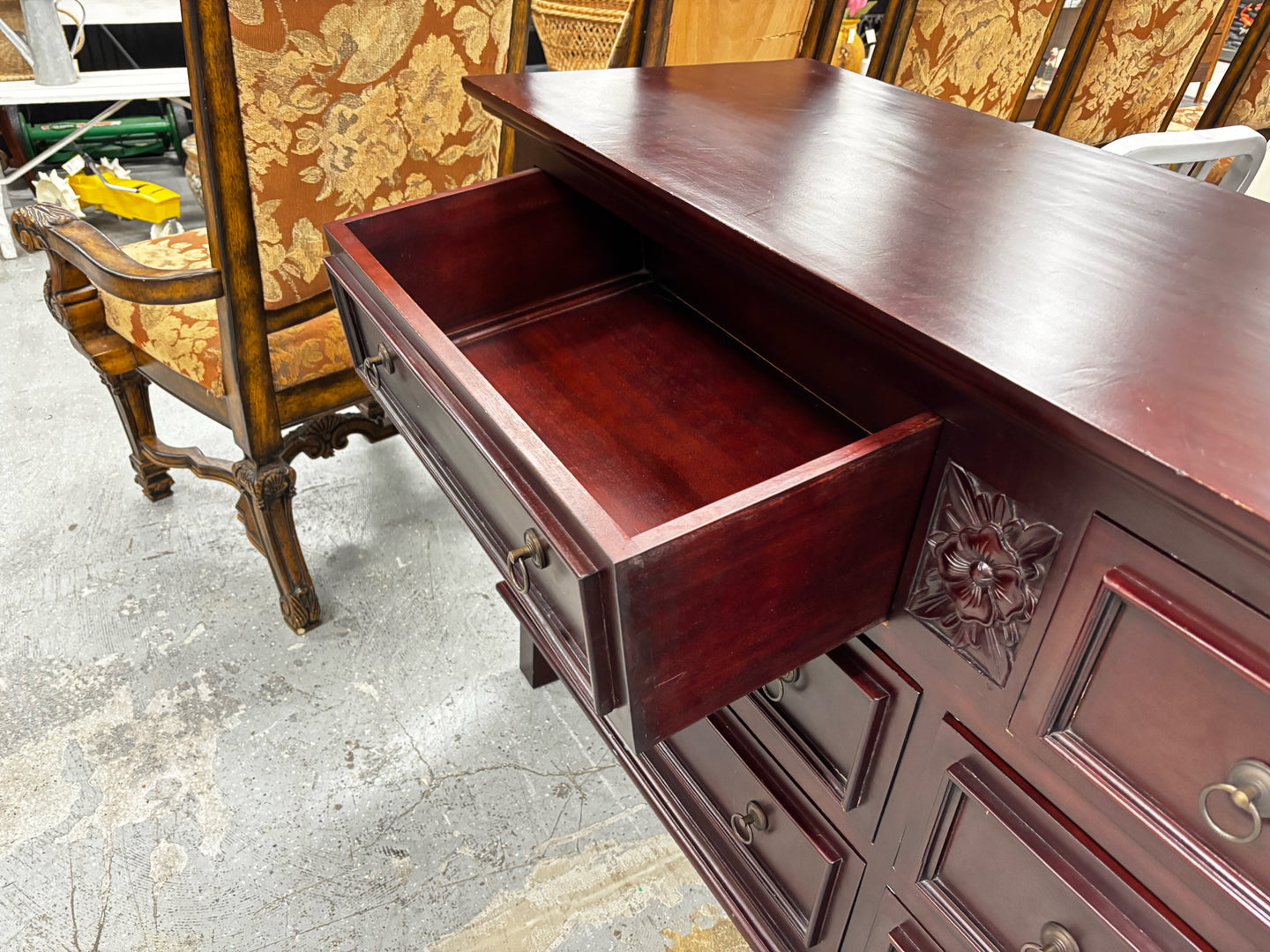 Dresser