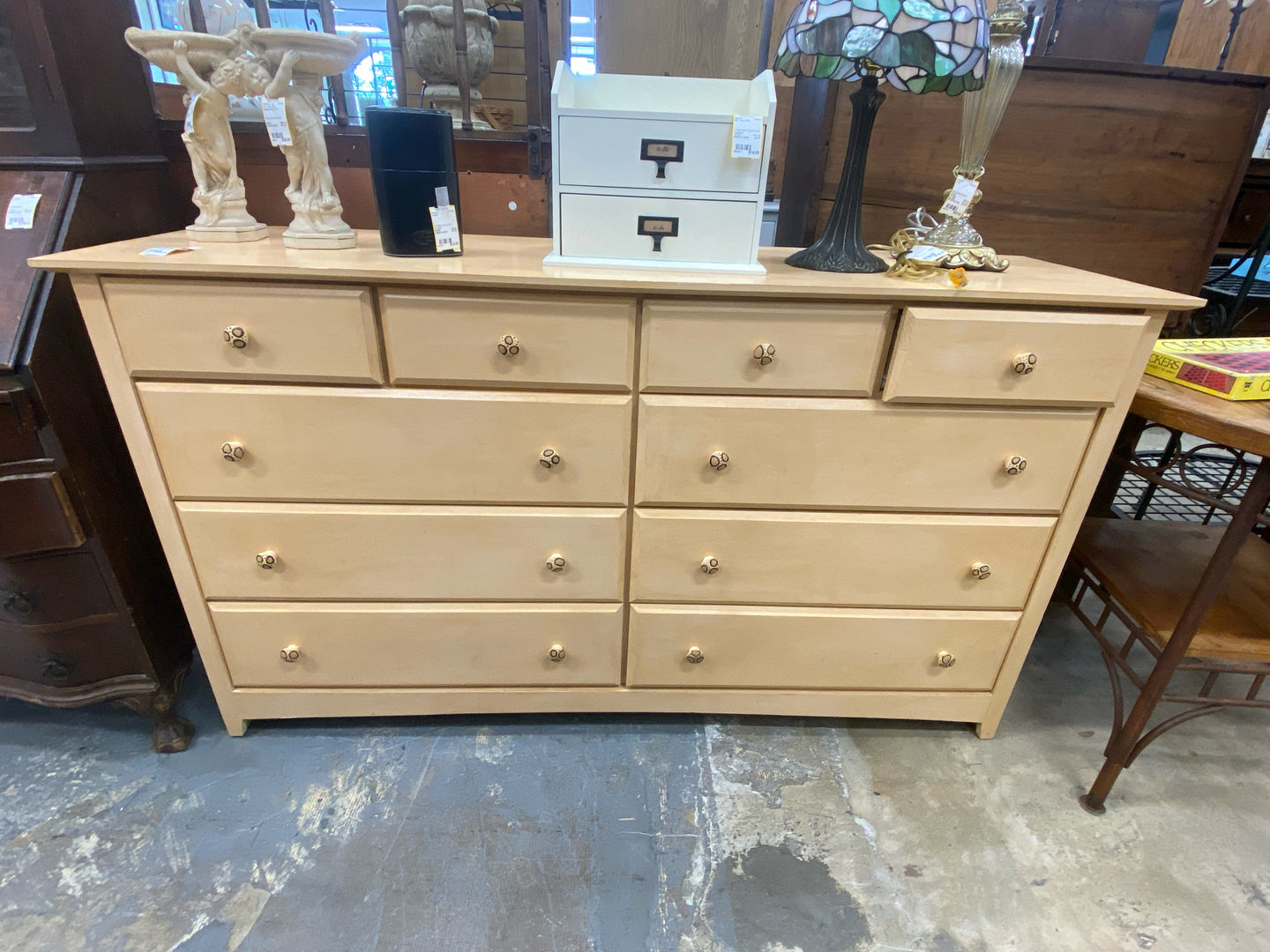 Dresser